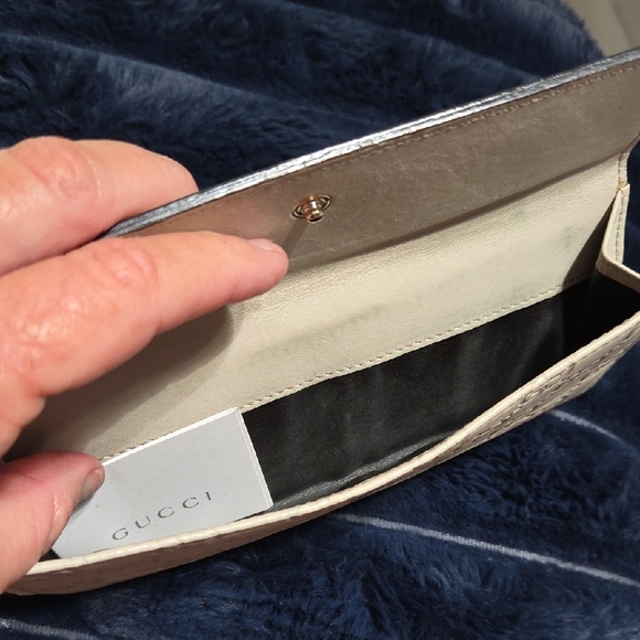 Gucci Beige Wallet with Gold Accent - Picture 7 of 12